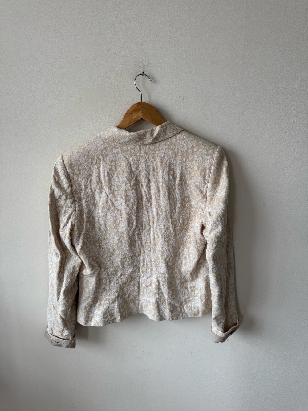 Villager Cream Floral Jacquard Blazer - Picture 6 of 7